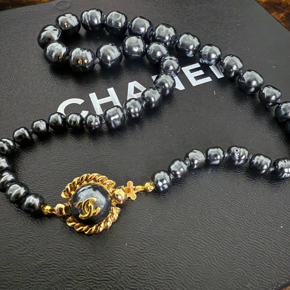 CHANEL Anthracite Black Pearl CC 1980s Gold Beaded Necklace - Picture 1 of 1